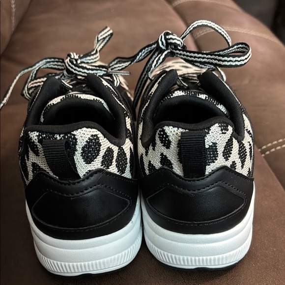 Nike Leopard Print Sneakers - Picture 3 of 3